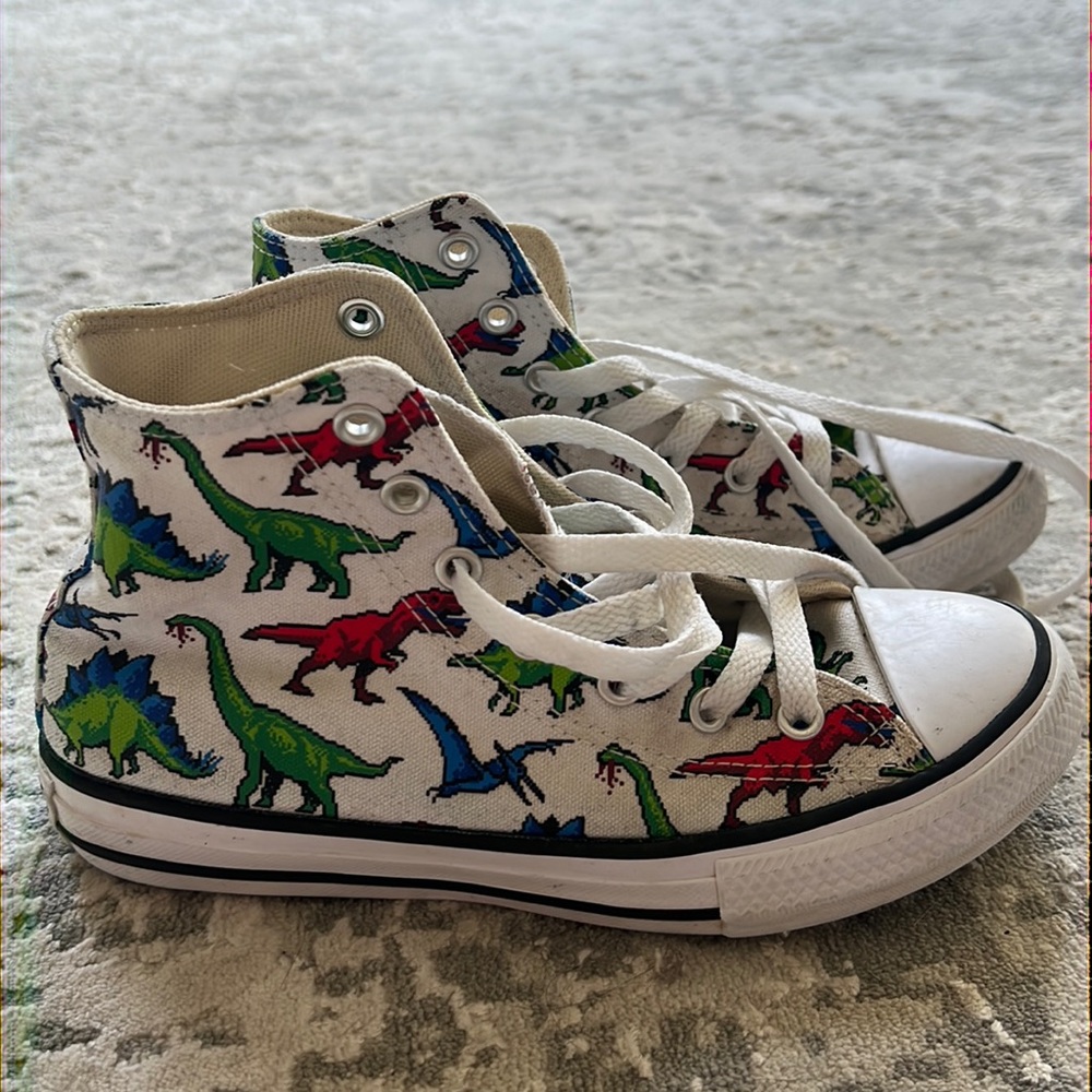 Boys dinosaur high top converse